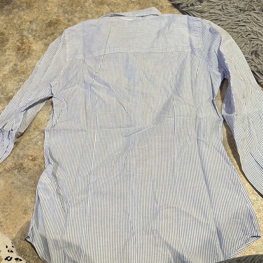 Button down - Picture 3 of 3